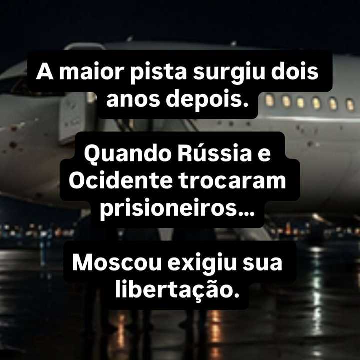 A imagem popular ainda é a do agente escondido em um beco escuro, usando códigos... — slide 12