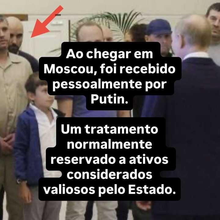 A imagem popular ainda é a do agente escondido em um beco escuro, usando códigos... — slide 13