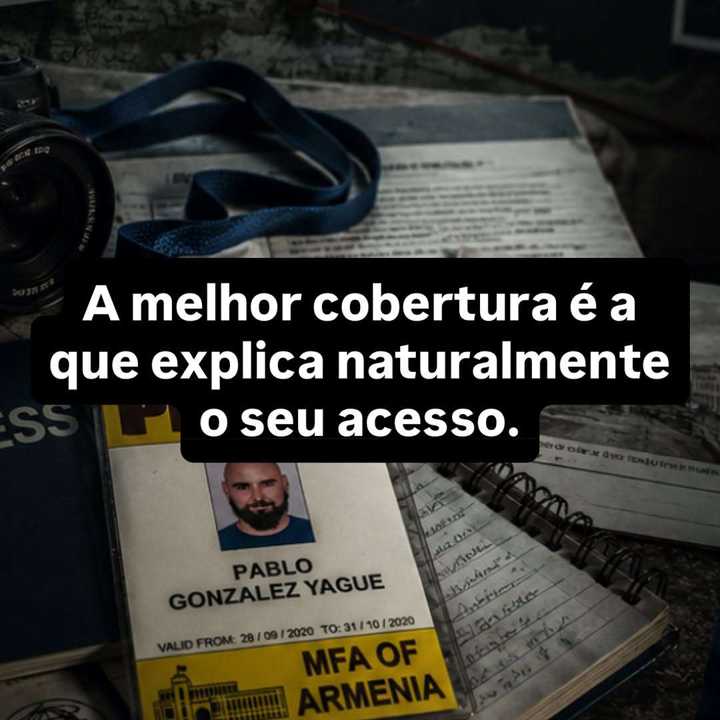 A imagem popular ainda é a do agente escondido em um beco escuro, usando códigos... — slide 14
