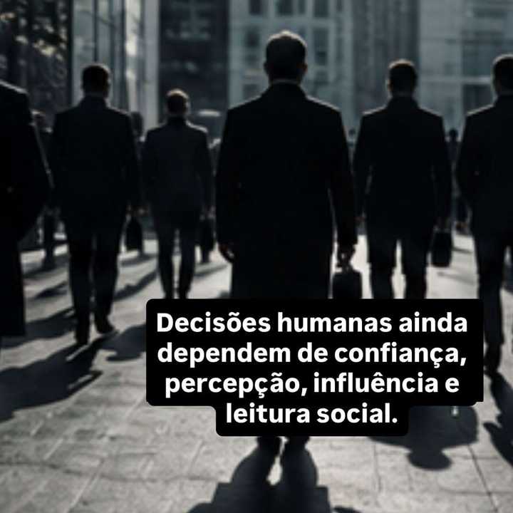 Muita gente associa HUMINT apenas à espionagem estatal. — slide 10
